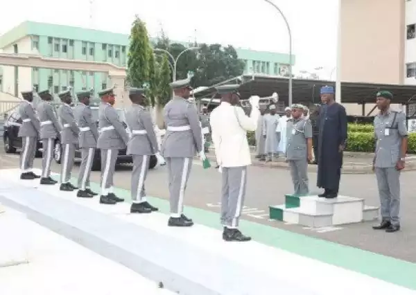 Customs To Sack 400 More Officers